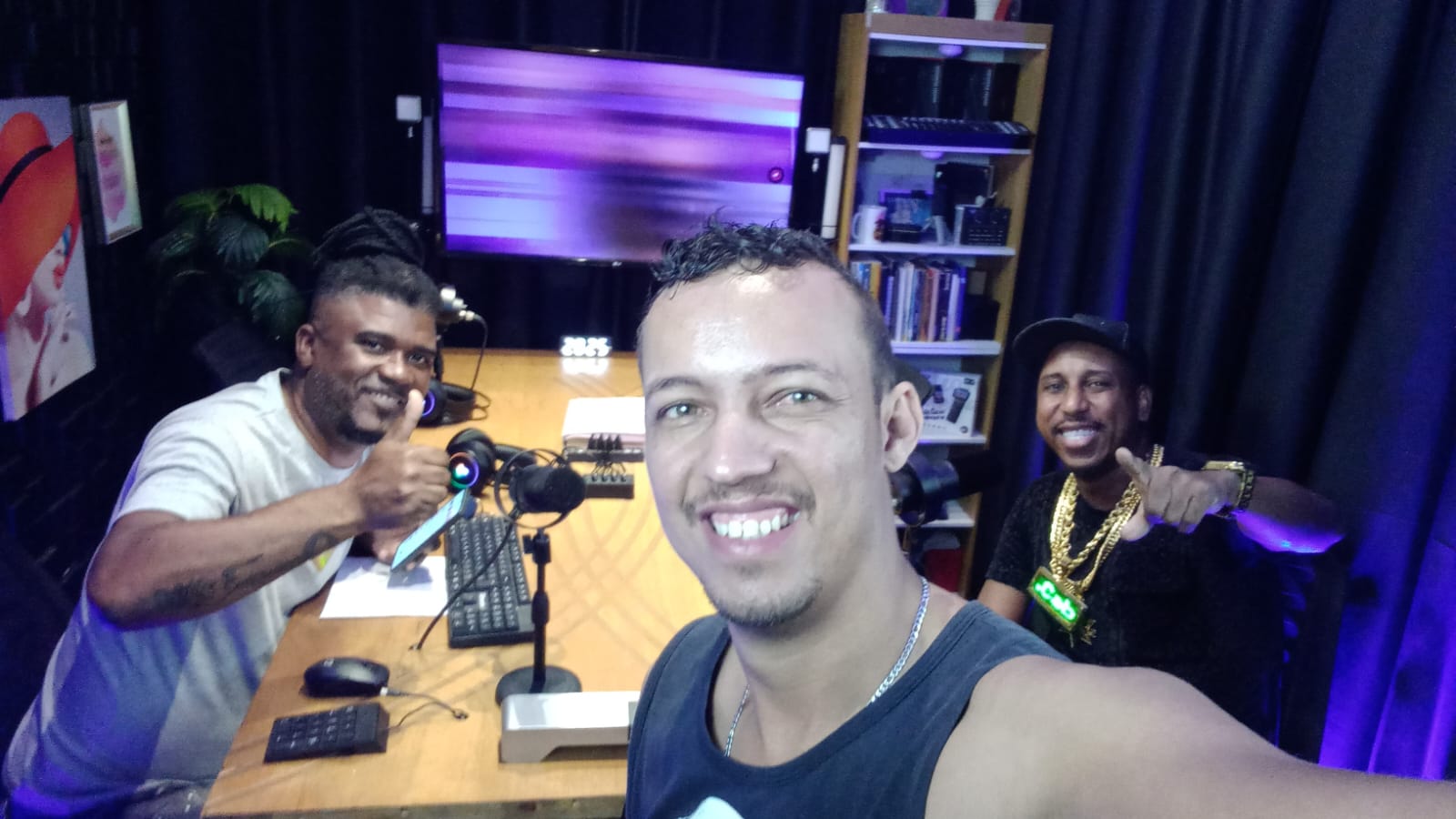 MC Johnny Mini Thy no estúdio
